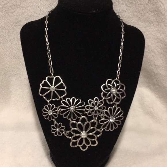 Lia Sophia Jewelry - Lia Sophia Bouquet necklace